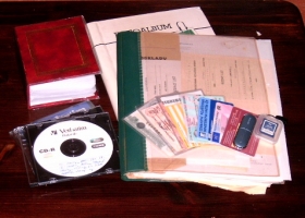 doklady, smlouvy, dleit listiny, datov nosie a drobn rodinn cenosti i alba (ilustran foto)